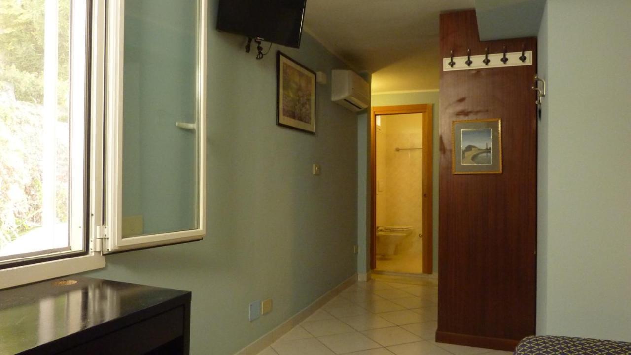 Hotel La Perla Del Capo Ospedaletti Bagian luar foto