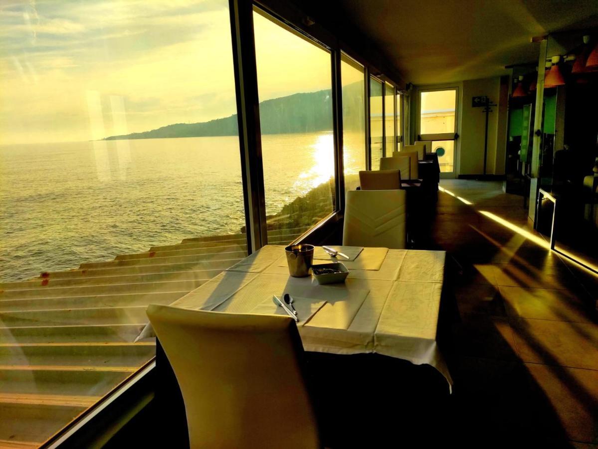 Hotel La Perla Del Capo Ospedaletti Bagian luar foto
