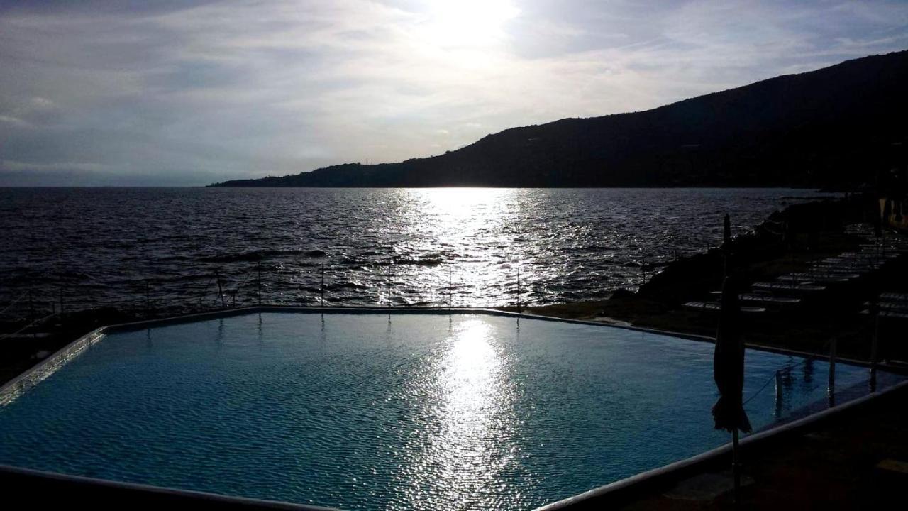 Hotel La Perla Del Capo Ospedaletti Bagian luar foto