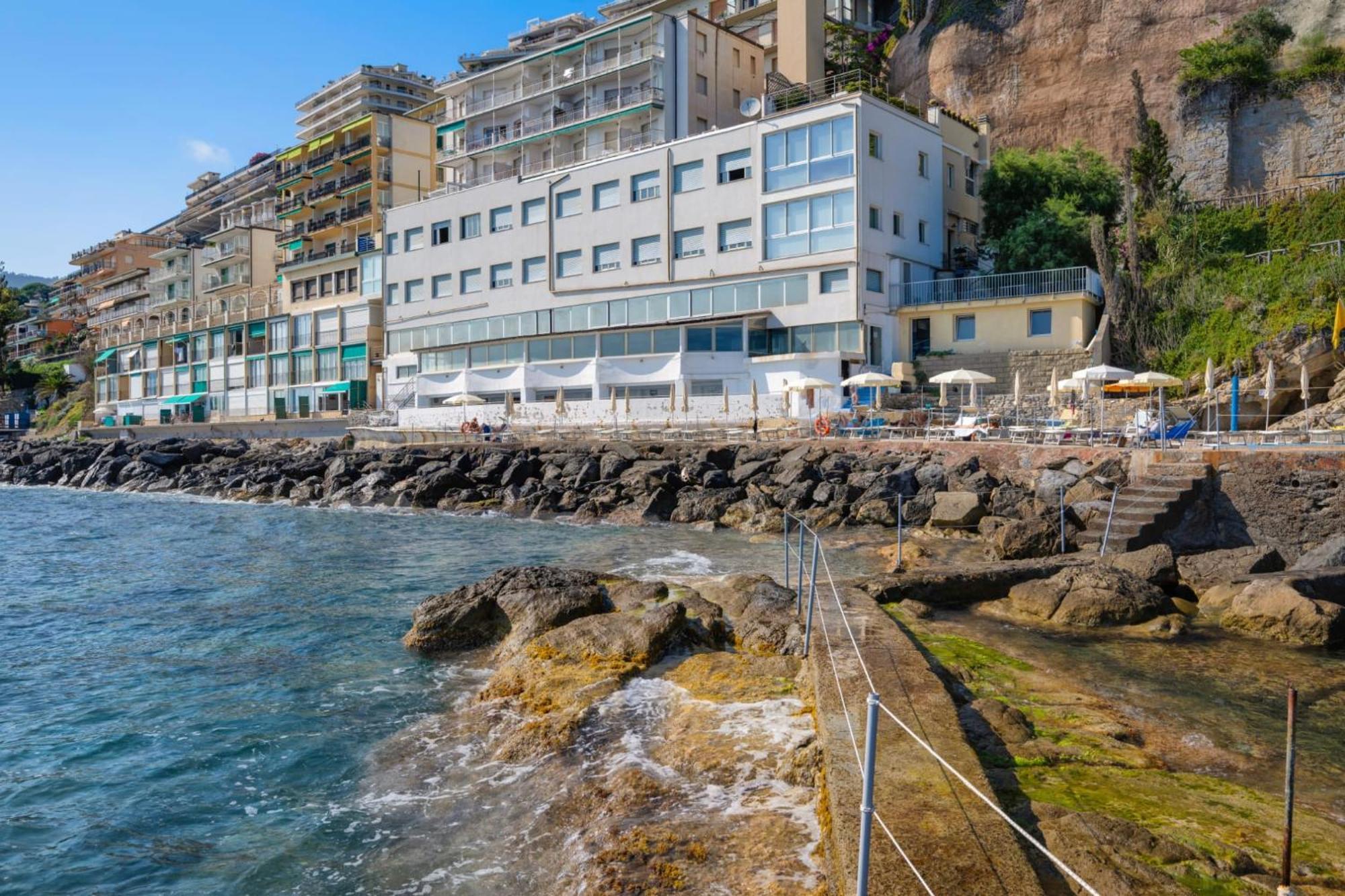Hotel La Perla Del Capo Ospedaletti Bagian luar foto