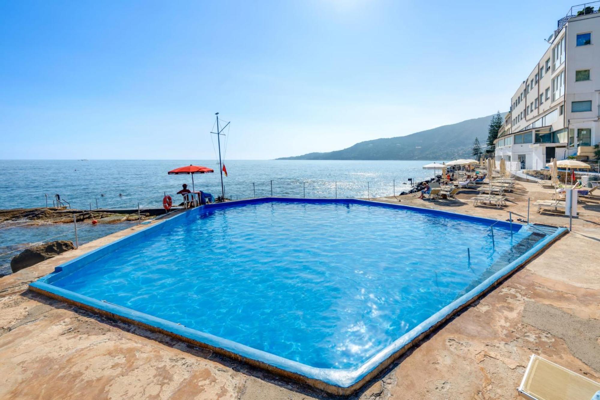 Hotel La Perla Del Capo Ospedaletti Bagian luar foto
